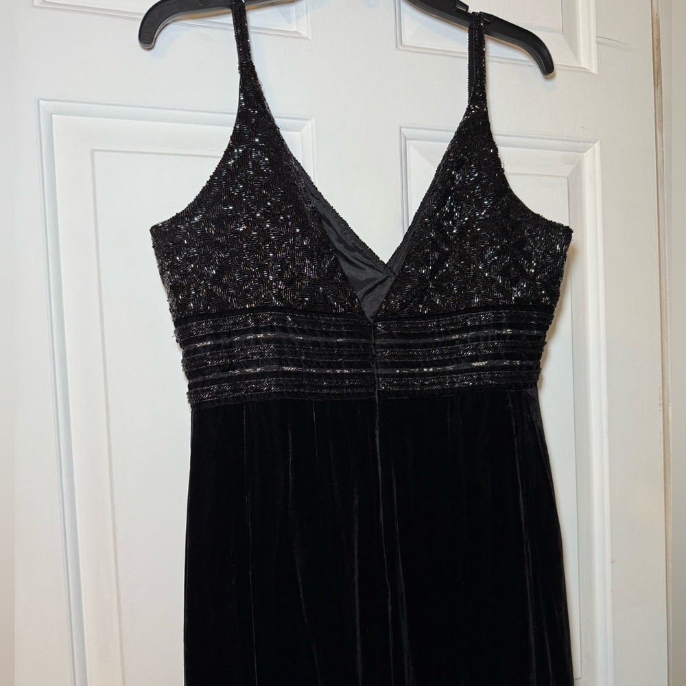 Carmen Marc Valvo Collection Sz 14 Gown Black Beaded Velvet Stunning! Double V
